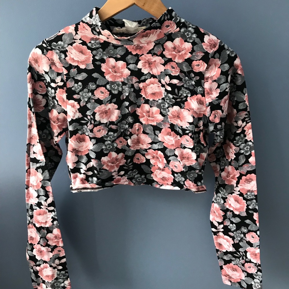 Floral crop top. NWOT!